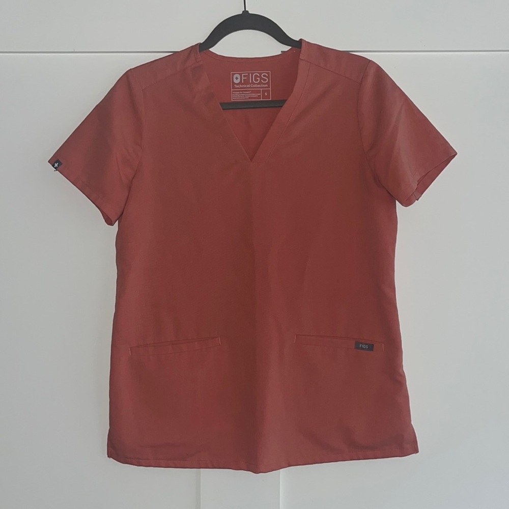 Figs - Casma Three Pocket - Coral - S